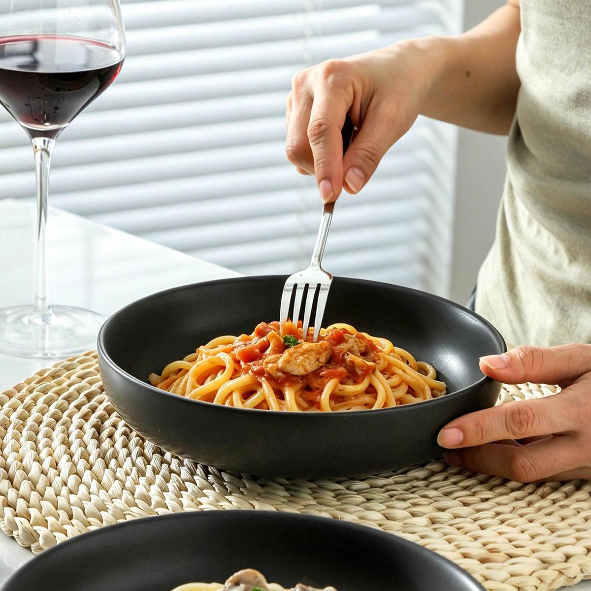 34 oz Stoneware Pasta Bowls Set of 4, Matte Black Y534