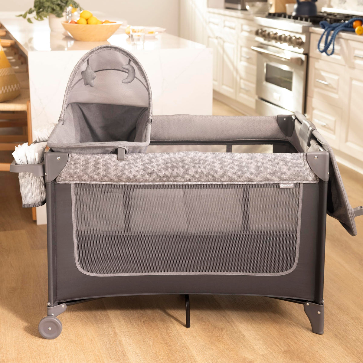 4-in-1 Portable Play Yard with Bassinet and Changer I965